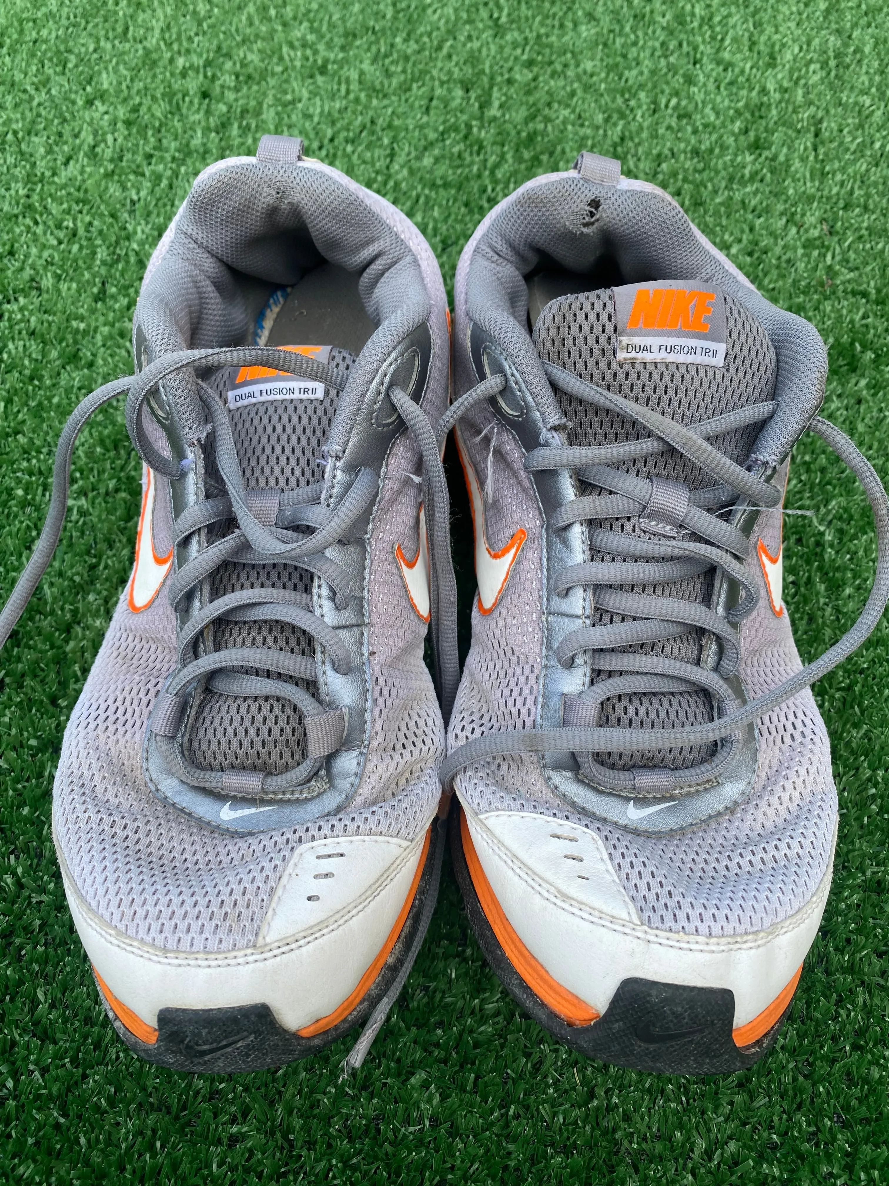 Nike Dual Fusion UK Size 9 Mans Mens EU 43 Grey / White / Orange Trainers Shoes VGC