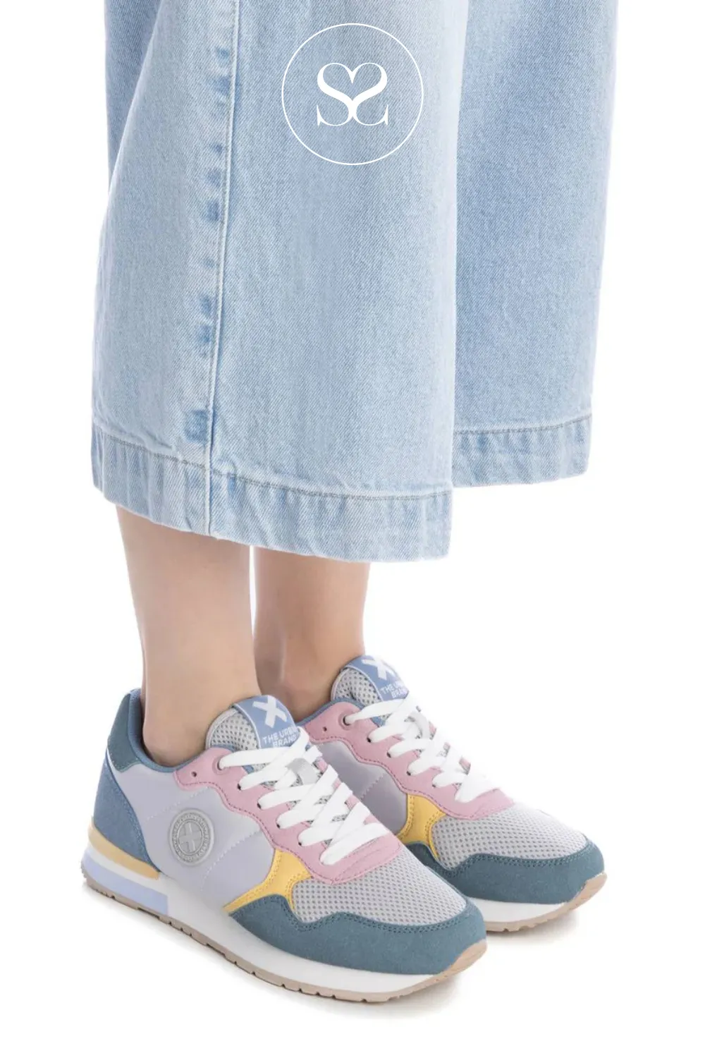 XTI 144061 BLUE MULTI COLOUR ATHLETIC STYLE TRAINERS